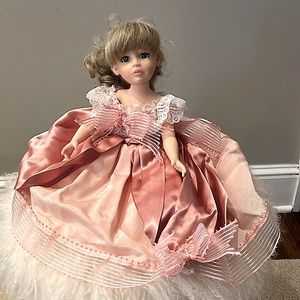 Robin Woods Rare 1989 Vintage Collectible Doll Rose Satin Trim Gown VG Vtg Cond